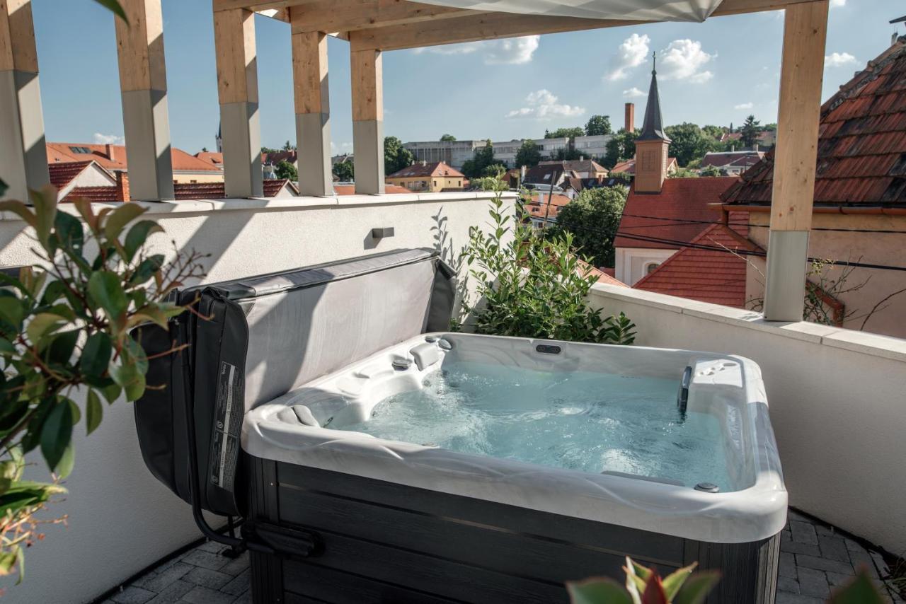 Loftlakasom**** Aparthotel Veszprém Buitenkant foto